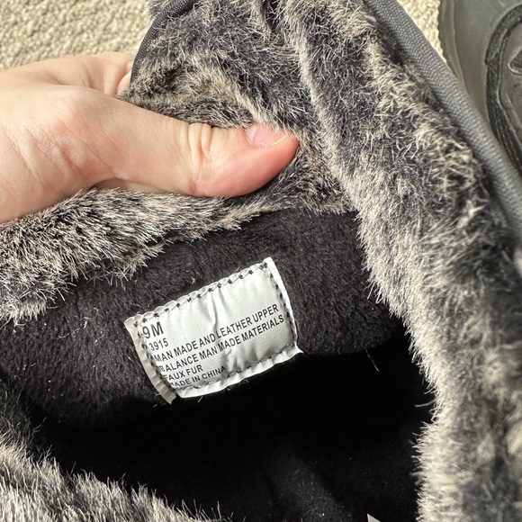 like new faux fur lined winter boots - Picture 5 of 7